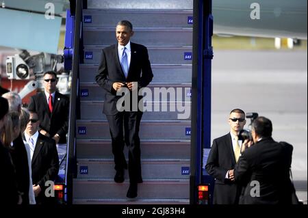 STOCKHOLM 20130904 US-Präsident Barack Obama wird am 4. September 2013 bei der Ankunft auf dem Flughafen Arlanda in Stockholm, Schweden, gesehen. Präsident Obama ist vor einem G20-Gipfel in Russland zu bilateralen Gesprächen in Schweden. Foto: Erik Martensson / SCANPIX kod 10400 Stockfoto