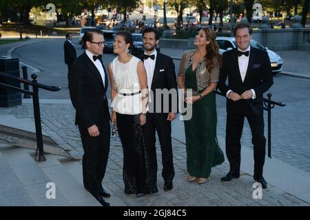 STOCKHOLM 20130914 Prinz Daniel, Kronprinzessin Victoria, Prinz Carl Philip, Prinzessin Madeleine und Herr Christopher O'Neill beim Abendessen der schwedischen Regierung anlässlich des 40. Jubiläums des Königs, Nordiska Museet, Stockholm. Foto: Fredrik Sandberg / SCANPIX / Code 10080 Stockfoto