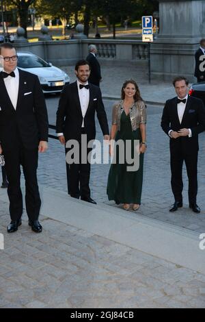 STOCKHOLM 20130914 Prinz Daniel, Prinz Carl Philip, Prinzessin Madeleine und Herr Christopher O'Neill beim Abendessen der schwedischen Regierung im Zusammenhang mit dem 40. Jubiläum des Königs, Nordiska Museet, Stockholm. Foto: Fredrik Sandberg / SCANPIX / Code 10080 Stockfoto