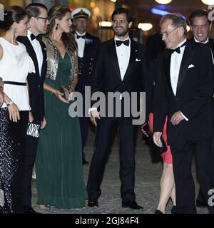 STOCKHOLM 2013-09-14 Kronprinzessin Victoria, Prinz Daniel, Prinzessin Madeleine, Prinz Carl Philip und Christopher O'Neill werden vom Parlamentspräsidenten per Westerberg beim Jubiläumskonzert des schwedischen Riksdag anlässlich des 40. Jubiläums des Königs begrüßt, das am 14. September 2013 in der Konzerthalle in Stockholm stattfand. Foto: Claudio Bresciani / SCANPIX kod 10090 Stockfoto