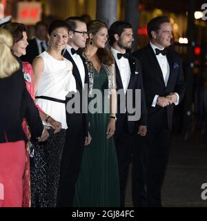 STOCKHOLM 2013-09-14 Kronprinzessin Victoria, Prinz Daniel, Prinzessin Madeleine, Prinz Carl Philip und Herr Christopher O'Neill kommen zum Jubiläumskonzert des schwedischen Riksdag anlässlich des 40. Jubiläums des Königs in Stockholm, das am 14. September 2013 in der Konzerthalle in Stockholmstattfand. Foto: Claudio Bresciani / SCANPIX kod 10090 Stockfoto