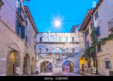 Italien, Verona. Porta Borsari, das Haupttor für Verona während der Römerzeit Stockfoto