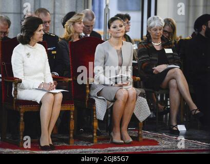 UPPSALEN 2013-09-24 Königin Silvia und Kronprinzessin Victoria nehmen an der Eröffnung der Generalsynode in der Kathedrale von Uppsalen Teil. Foto: Bertil Enevag Ericson / TT / kod 10000 Stockfoto