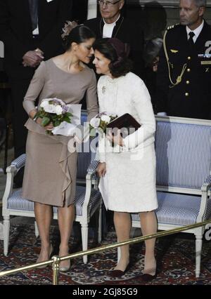 UPPSALEN 2013-09-24 Königin Silvia und Kronprinzessin Victoria nehmen an der Eröffnung der Generalsynode in der Kathedrale von Uppsalen Teil. Foto: Bertil Enevag Ericson / TT / kod 10000 Stockfoto