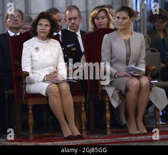 UPPSALEN 2013-09-24 Königin Silvia und Kronprinzessin Victoria nehmen an der Eröffnung der Generalsynode in der Kathedrale von Uppsalen Teil. Foto: Bertil Enevag Ericson / TT / kod 10000 Stockfoto