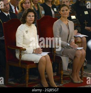 UPPSALEN 2013-09-24 Königin Silvia und Kronprinzessin Victoria nehmen an der Eröffnung der Generalsynode in der Kathedrale von Uppsalen Teil. Foto: Bertil Enevag Ericson / TT / kod 10000 Stockfoto