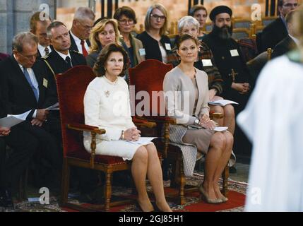 UPPSALEN 2013-09-24 Königin Silvia und Kronprinzessin Victoria nehmen an der Eröffnung der Generalsynode in der Kathedrale von Uppsalen Teil. Foto: Bertil Enevag Ericson / TT / kod 10000 Stockfoto