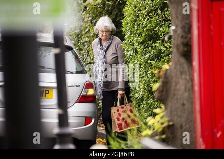 *** EXKLUSIV ** CHIPPING NORTON 20131020 Foto-Datum 20131003 SwedenÂ´s Prinzessin Margraretha, Mrs. Ambler, wird in ihrer Heimatstadt Chipping Norton in Großbritannien, 3. Oktober 2013, gesehen. Prinzessin Margaretha ist die Schwester von König Carl XVI Gustaf von Schweden und hat die königliche Welt für ein normales Leben in einem kleinen englischen Dorf verlassen. Foto: Suvad Mrkonjic / XP / SCANPIX / kod 7116 ** AUS SCHWEDEN HERAUS ** Stockfoto