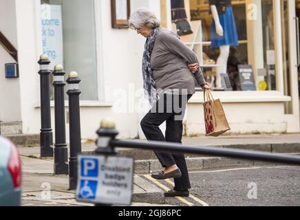 *** EXKLUSIV ** CHIPPING NORTON 20131020 Foto-Datum 20131003 SwedenÂ´s Prinzessin Margraretha, Mrs. Ambler, wird in ihrer Heimatstadt Chipping Norton in Großbritannien, 3. Oktober 2013, gesehen. Prinzessin Margaretha ist die Schwester von König Carl XVI Gustaf von Schweden und hat die königliche Welt für ein normales Leben in einem kleinen englischen Dorf verlassen. Foto: Suvad Mrkonjic / XP / SCANPIX / kod 7116 ** AUS SCHWEDEN HERAUS ** Stockfoto