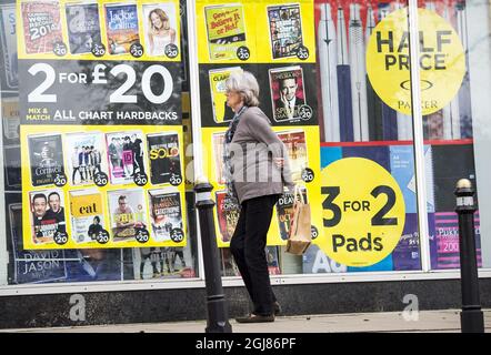 *** EXKLUSIV ** CHIPPING NORTON 20131020 Foto-Datum 20131003 SwedenÂ´s Prinzessin Margraretha, Mrs. Ambler, wird in ihrer Heimatstadt Chipping Norton in Großbritannien, 3. Oktober 2013, gesehen. Prinzessin Margaretha ist die Schwester von König Carl XVI Gustaf von Schweden und hat die königliche Welt für ein normales Leben in einem kleinen englischen Dorf verlassen. Foto: Suvad Mrkonjic / XP / SCANPIX / kod 7116 ** AUS SCHWEDEN HERAUS ** Stockfoto