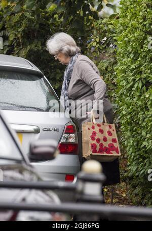 *** EXKLUSIV ** CHIPPING NORTON 20131020 Foto-Datum 20131003 SwedenÂ´s Prinzessin Margraretha, Mrs. Ambler, wird in ihrer Heimatstadt Chipping Norton in Großbritannien, 3. Oktober 2013, gesehen. Prinzessin Margaretha ist die Schwester von König Carl XVI Gustaf von Schweden und hat die königliche Welt für ein normales Leben in einem kleinen englischen Dorf verlassen. Foto: Suvad Mrkonjic / XP / SCANPIX / kod 7116 ** AUS SCHWEDEN HERAUS ** Stockfoto