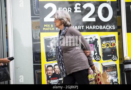 *** EXKLUSIV ** CHIPPING NORTON 20131020 Foto-Datum 20131003 SwedenÂ´s Prinzessin Margraretha, Mrs. Ambler, wird in ihrer Heimatstadt Chipping Norton in Großbritannien, 3. Oktober 2013, gesehen. Prinzessin Margaretha ist die Schwester von König Carl XVI Gustaf von Schweden und hat die königliche Welt für ein normales Leben in einem kleinen englischen Dorf verlassen. Foto: Suvad Mrkonjic / XP / SCANPIX / kod 7116 ** AUS SCHWEDEN HERAUS ** Stockfoto