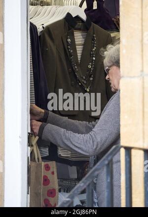 *** EXKLUSIV ** CHIPPING NORTON 20131020 Foto-Datum 20131003 SwedenÂ´s Prinzessin Margraretha, Mrs. Ambler, wird in ihrer Heimatstadt Chipping Norton in Großbritannien, 3. Oktober 2013, gesehen. Prinzessin Margaretha ist die Schwester von König Carl XVI Gustaf von Schweden und hat die königliche Welt für ein normales Leben in einem kleinen englischen Dorf verlassen. Foto: Suvad Mrkonjic / XP / SCANPIX / kod 7116 ** AUS SCHWEDEN HERAUS ** Stockfoto