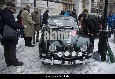 STOCKHOLM 20140123 Rallye Monte Carlo Historique 2014. Einer der Starts bei der Rallye Monte-Carlo für historische Autos fand am Donnerstag, den 23. Januar 2014, vor dem Grand Hotel in Stockholm statt. Auf dem Weg zum Kontinent halten die Autos am Schloss Vastana in Granna und am Volvo Museum in Göteborg. Foto Bertil Enevag Ericson / TT / kod 10000 Stockfoto