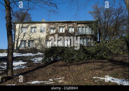 STOCKHOLM 2014-01-29 Datei Dateibild der Villa Solbacken in Stockholm, Schweden 1999. Laut einigen schwedischen Medien ist dies die zukünftige Heimat von Prinz Carl Philip und seiner Freundin Sofia Hellqvist. Es war die vorhergezeigte Heimat des verstorbenen Prinzen Bertil und Prinzessin Lilian. /Originalunterschrift STOCKHOLM 20130311 Prinsessan Lilians bostad Villa Solbacken pa Djurgarden Star nu tom efter hennes bortgang. Prins Carl Philip ager fastigheten som han arvde AV prins Bertil. Foto: Leo SellÃ©n / SCANPIX / Kod 11350 Stockfoto