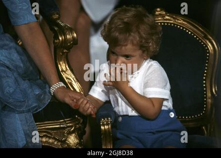 DATEI 1982-08-31 Prinz Carl Philip während der Taufe seiner kleinen Schwester Prinzessin Madeleine in der Stockholmer Schlosskirche am 31. August 1982. Foto: SVT Bild / Kod: 5600 Stockfoto