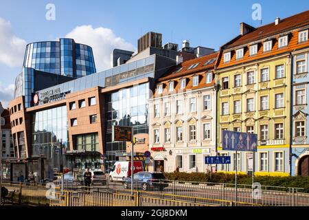 Breslau ist die zweitgrößte Stadt Polens. Dies spiegelt sich in der Fülle moderner Gebäude in der Stadt wider. Stockfoto