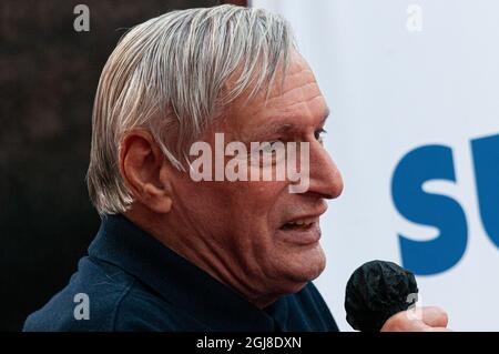 Luigi Ciotti, Küchenchef des Vereins „Libera“, während der Veranstaltung „Teatro sull'Acqua“, Arona, Italien. Stockfoto