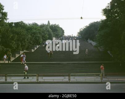 DATEI ODESSA 1985. Die große Treppe hinunter zum Hafen von Odessa 'Potemkin Stairs' wurde nach Sergei Eisensteins Stummfilm 'The Battleship Potemkin' aus dem Jahr 1925 benannt. Foto: Jan Bergman / SCANPIX Kod: 11112 Stockfoto