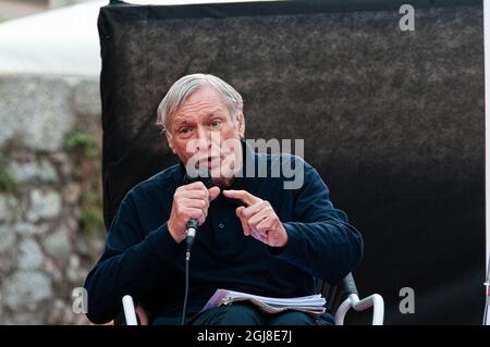 Luigi Ciotti, Küchenchef des Vereins „Libera“, während der Veranstaltung „Teatro sull'Acqua“, Arona, Italien. Stockfoto