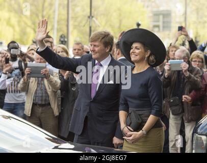 AMSTERDAM 20140405 der niederländische König Willem Alexander und Königin Maxima verabschieden sich am Sonntag, den 5. April 2014, von dem schwedischen König Carl XVI., Gustaf und Königin Silvia, nach ihrer zweitägigen Begegnung in Holland, um 400 Jahre der Beziehungen zwischen Schweden und den Niederlanden zu markieren. Foto: Leif R Jansson/ TT / Kod 10020 Stockfoto