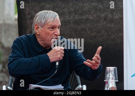 Luigi Ciotti, Küchenchef des Vereins „Libera“, während der Veranstaltung „Teatro sull'Acqua“, Arona, Italien. Stockfoto