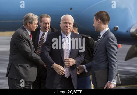 Tallinn 2014-04-14 Eine Delegation von US-Senatoren unter der Leitung von Senator John McCain wird Estland vom 14. Bis 15. April besuchen, um sich mit den estnischen Regierungsvertretern zu treffen. Zu der Delegation werden Senator John McCain und Senator John Hoeven gehören. Dieser Besuch ist Teil eines größeren regionalen Besuchs, der auch Stationen in Norwegen, Lettland, Litauen und der Republik Moldau umfassen wird. Foto Karli Saul/SCANPIX / SCANPIX BALTICS / TT / kod 20985 Ref: ** Stockfoto