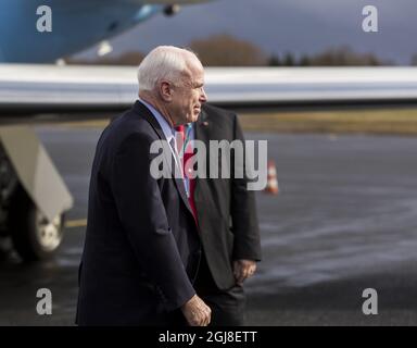 Tallinn 2014-04-14 Eine Delegation von US-Senatoren unter der Leitung von Senator John McCain wird Estland vom 14. Bis 15. April besuchen, um sich mit den estnischen Regierungsvertretern zu treffen. Zu der Delegation werden Senator John McCain und Senator John Hoeven gehören. Dieser Besuch ist Teil eines größeren regionalen Besuchs, der auch Stationen in Norwegen, Lettland, Litauen und der Republik Moldau umfassen wird. Foto Karli Saul/SCANPIX / SCANPIX BALTICS / TT / kod 20985 Ref: ** Stockfoto