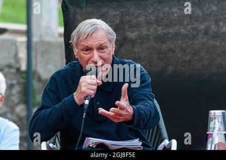 Luigi Ciotti, Küchenchef des Vereins „Libera“, während der Veranstaltung „Teatro sull'Acqua“, Arona, Italien. Stockfoto