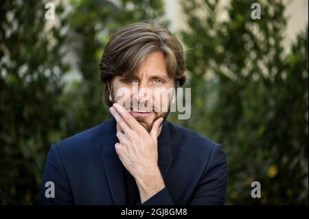 CANNES 2014-05-18 der schwedische Filmregisseur Ruben Ostlund wird während einer Fotosession während der Filmfestspiele von Cannes, Frankreich, am 18. Mai 2014, für den Fotografen posiert. Ostlund konkurriert mit seiner filmÂ“Force Majeure“ in der Sektion „UN certain regard“. Foto: Pontus Lundahl / TT / kod 10050 Stockfoto