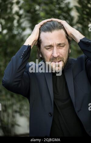 CANNES 2014-05-18 der schwedische Filmregisseur Ruben Ostlund wird während einer Fotosession während der Filmfestspiele von Cannes, Frankreich, am 18. Mai 2014, für den Fotografen posiert. Ostlund konkurriert mit seiner filmÂ“Force Majeure“ in der Sektion „UN certain regard“. Foto: Pontus Lundahl / TT / kod 10050 Stockfoto