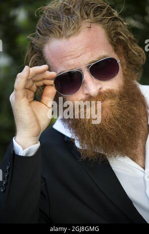 CANNES 2014-05-18 der norwegische Schauspieler Kristofer Hivju wird während einer Fotosession während der Filmfestspiele von Cannes am 18. Mai 2014 in Frankreich gesehen. Hivju spielt OstlundÂ´s dem Film Â „Force Majeure“ des schwedischen Regisseurs Ruben, der während des Festivals in der Sektion „UN Certain Regard“ gegeneinander antreten wird. Foto Pontus Lundahl / TT / kod 10050 Stockfoto