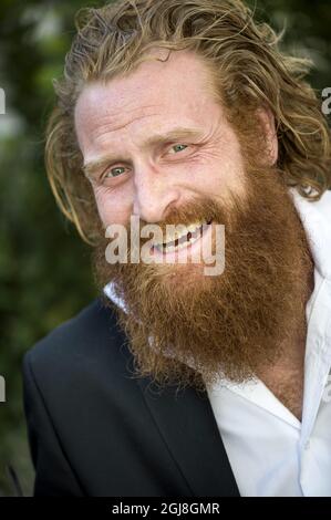 CANNES 2014-05-18 der norwegische Schauspieler Kristofer Hivju wird während einer Fotosession während der Filmfestspiele von Cannes am 18. Mai 2014 in Frankreich gesehen. Hivju spielt OstlundÂ´s dem Film Â „Force Majeure“ des schwedischen Regisseurs Ruben, der während des Festivals in der Sektion „UN Certain Regard“ gegeneinander antreten wird. Foto Pontus Lundahl / TT / kod 10050 Stockfoto