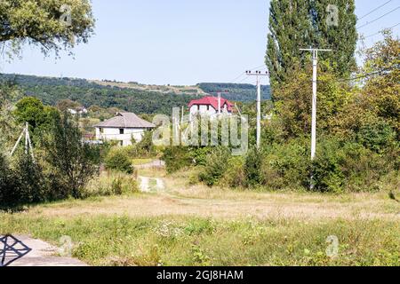 Atemberaubender Blick auf das Dorf, aufgenommen mit einer Kamera in Moldau Stockfoto
