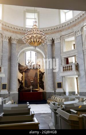 STOCKHOLM 20140604 Blick in die Königliche Kapelle des Schlosses Drottningholm, wo am OÂ´NeillÂ´s Sonntag, den 8. Juni 2014 die Taufe von Prinzessin Madeleine und Christophers Tochter Prinzessin Lenore stattfindet. Die Königliche Kapelle in Drottningholm wurde im Mai 1746 eingeweiht. Während der etwas mehr als 250-jährigen Geschichte der Kapelle wurden hier weiterhin offizielle königliche Veranstaltungen abgehalten. Heute wird die Königliche Kapelle in Drottningholm von der Gemeinde Lovo genutzt und am letzten Sonntag eines jeden Monats findet eine hohe Messe statt. Foto: Jonas Ekstromer / TT kod Stockfoto