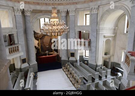 STOCKHOLM 20140604 Blick in die Königliche Kapelle des Schlosses Drottningholm, wo am OÂ´NeillÂ´s Sonntag, den 8. Juni 2014 die Taufe von Prinzessin Madeleine und Christophers Tochter Prinzessin Lenore stattfindet. Die Königliche Kapelle in Drottningholm wurde im Mai 1746 eingeweiht. Während der etwas mehr als 250-jährigen Geschichte der Kapelle wurden hier weiterhin offizielle königliche Veranstaltungen abgehalten. Heute wird die Königliche Kapelle in Drottningholm von der Gemeinde Lovo genutzt und am letzten Sonntag eines jeden Monats findet eine hohe Messe statt. Foto: Jonas Ekstromer / TT kod Stockfoto