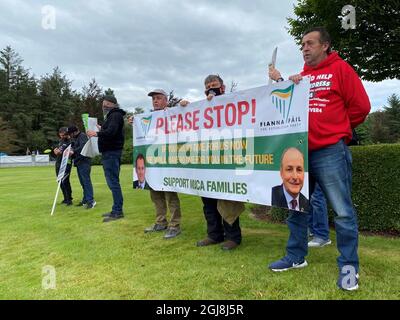 Demonstranten von Donegal, die sich beim Fianna versammeln, scheitern an dem Think-in in Cavan und fordern 100 % Wiedergutmachung für betroffene Glimmerhausbesitzer. Bilddatum: Donnerstag, 9. September 2021. Stockfoto