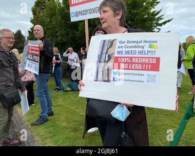 Demonstranten von Donegal, die sich beim Fianna versammeln, scheitern an dem Think-in in Cavan und fordern 100 % Wiedergutmachung für betroffene Glimmerhausbesitzer. Bilddatum: Donnerstag, 9. September 2021. Stockfoto