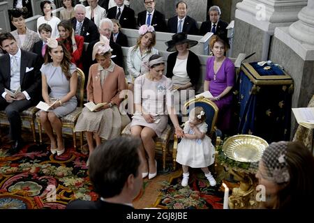 STOCKHOLM 20140608 L-R: Patrick Sommerlath, Louise Gottlieb, Tatjana D'Abo und Kronprinzessin Victoria mit Prinzessin Estelle während der Taufe für Prinzessin Leonore in der Königlichen Schlosskapelle Drottningholm bei Stockholm, Schweden 8. Juni 2014. Foto Bertil Ericson / TT / kod 10000 Stockfoto