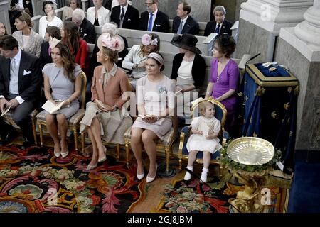 STOCKHOLM 20140608 L-R: Patrick Sommerlath, Louise Gottlieb, Tatjana D'Abo und Kronprinzessin Victoria mit Prinzessin Estelle während der Taufe für Prinzessin Leonore in der Königlichen Schlosskapelle Drottningholm bei Stockholm, Schweden 8. Juni 2014. Foto Bertil Ericson / TT / kod 10000 Stockfoto