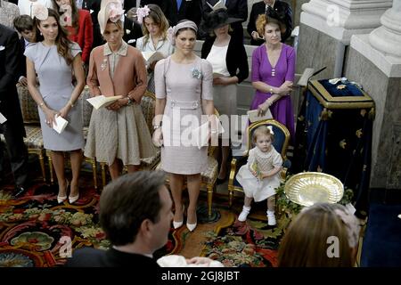 STOCKHOLM 20140608 L-R: Patrick Sommerlath, Louise Gottlieb, Tatjana D'Abo und Kronprinzessin Victoria mit Prinzessin Estelle während der Taufe für Prinzessin Leonore in der Königlichen Schlosskapelle Drottningholm bei Stockholm, Schweden 8. Juni 2014. Foto Bertil Ericson / TT / kod 10000 Stockfoto