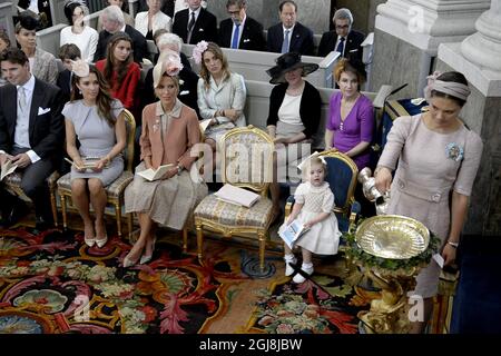 STOCKHOLM 20140608 L-R: Patrick Sommerlath, Louise Gottlieb, Tatjana D'Abo und Kronprinzessin Victoria mit Prinzessin Estelle während der Taufe für Prinzessin Leonore in der Königlichen Schlosskapelle Drottningholm bei Stockholm, Schweden 8. Juni 2014. Foto Bertil Ericson / TT / kod 10000 Stockfoto