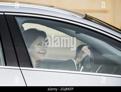 STOCKHOLM 20140627 Prinz Carl Philip und Sofia Hellqvist bei einem privaten Verlobungsessen im Schloss Drottningholm zusammen mit König Carl Gustaf, Königin Silvia und Sofiys Eltern. Foto: Suvad Mrkonjic / EXP / TT / kod 7116 ** OUT AFTONBLADET ** Stockfoto