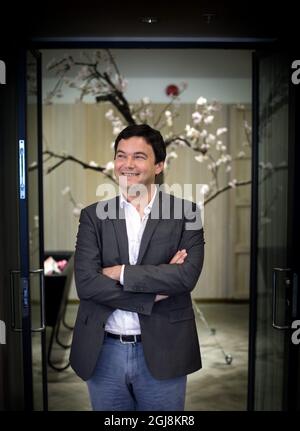 STOCKHOLM 20140630 der französische Ökonom und Autor Thomas Piketty bei einer Pressekonferenz auf dem Flughafen Arlanda vor seinem Besuch der politischen Woche in Almedalen auf der Insel Gotland, Schweden. Foto: Pontus Lundahl / TT / kod 10050 Stockfoto