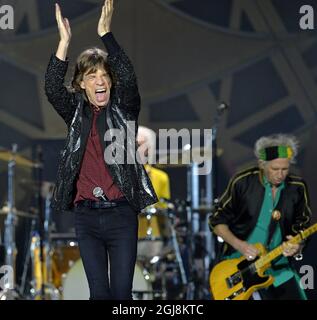 STOCKHOLM 20140701 die britische Rockband The Rolling Stones Frontman Mick Jagger tritt während eines Konzerts in der Tele2 Arena in Stockholm, Schweden, am 01. Juli 2014 während der Band On Fire Tour auf. Foto: Anders Wiklund / TT / Code 10040 Stockfoto
