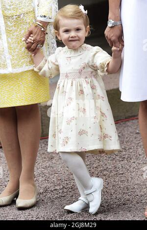 BORGHOLM 2014-07-14 Prinzessin Estelle im Hof des Sommerresidenz der königlichen Familie Sollidens Palast, auf der Insel Oland, Schweden, am 14. Juli 2014, anlässlich der Feierlichkeiten zum 37. Geburtstag von Kronprinzessin VictoriaÂ. Foto: Mikael Fritzon /TT / kod: 62360 Stockfoto