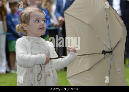 BORGHOLM 2014-07-14 Prinzessin Estelle im Hof des Sommerresidenz der königlichen Familie Sollidens Palast, auf der Insel Oland, Schweden, am 14. Juli 2014, anlässlich der Feierlichkeiten zum 37. Geburtstag von Kronprinzessin VictoriaÂ. Foto: Mikael Fritzon /TT / kod: 62360 Stockfoto