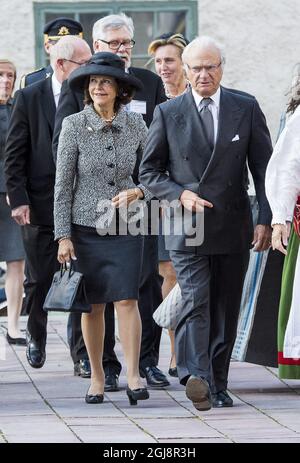 STOCKHOLM 20140923 König Carl Gustaf und Königin Silvia kommen am 24. September 2014 in den Dom von Uppsina, Schweden. Die Royals besuchten Uppsalen für die jährliche Generalsynode der schwedischen Kirche. Foto: Suvad Mrkonjic / EXP / TT / kod 7116 ** AUS SCHWEDEN HERAUS ** Stockfoto