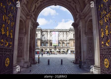 London, Großbritannien. August 2021. Außenansicht der Royal Academy of Arts, Central London. Stockfoto