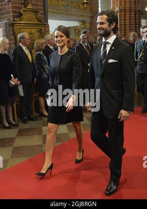 STOCKHOLM 2014-09-30 von links Prinz Carl Philip, seine Verlobte Sofia Hellqvis, wird vor der Eröffnung des Partliament am 30. September 2014 zum Chucrh-Gottesdienst in der Großen Kathedrale eintreffen. Foto: Henrik Montgomery / TT / Kod 10060 Stockfoto